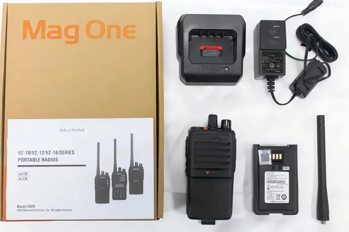 Motorola VZ 18 Portable Radio UHF 403-470MHz With Keyboard - Image 5